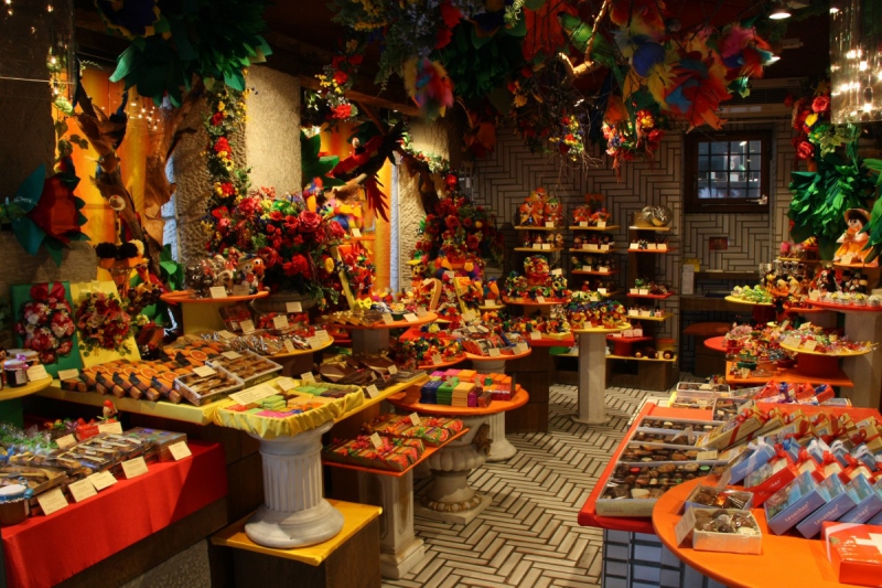 vente-PIERLAS-min_candy_store_chocolate_shop_chocolate_switzerland-393515