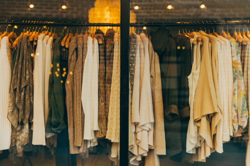 vente-PIERLAS-min_clothe_fashion_store_shop_window_store_front-21277