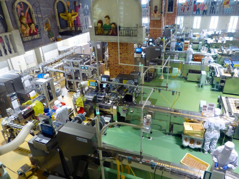 vente-PIERLAS-min_japan_sapporo_chocolate_factory_label_packaging_cookie_machine_operators-961509